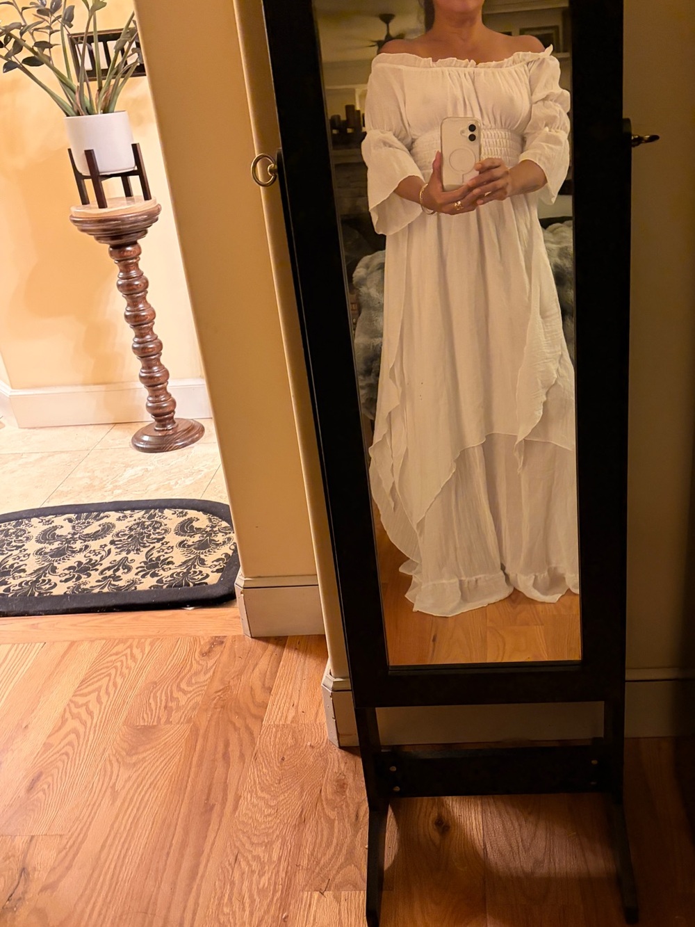 Elegant White Off-Shoulder Dress - Picture 7 of 7